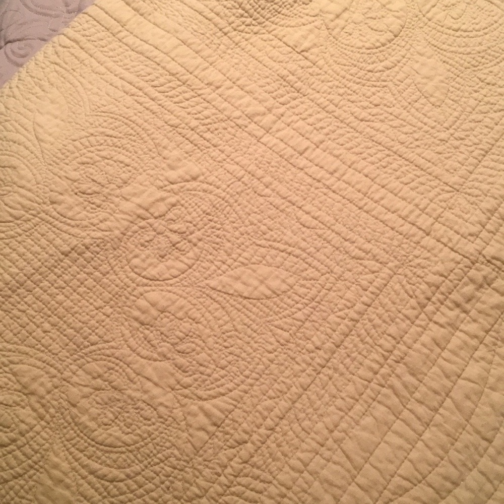 Yellow gold coverlet quilt Euc